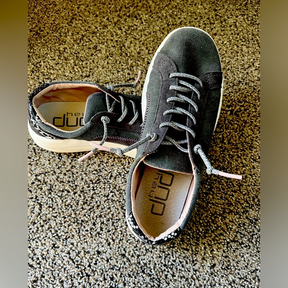 Hey Dude Woman’s Size 6